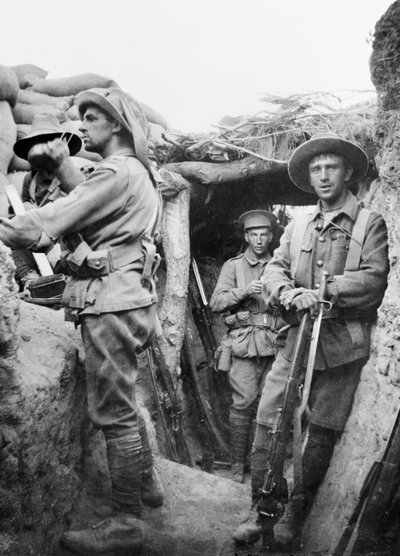Australske tropper i de tyrkiske Lone Pine-skyttergravene, 1915 av Australian Photographer