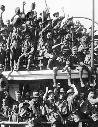 Ombordstigning av den australske marine- og militærekspedisjonsstyrken (AN&MEF) for New Guinea, 19. august 1914 av Australian Photographer