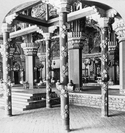 Mahratta durbar hall, Palace of the Princess of Tanjore, Tanjore Thanjavur, India, 1901. av B. L. Singley