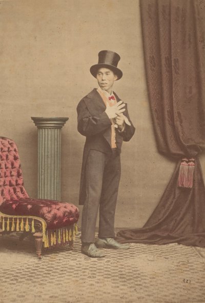 [Studioportrett av en japansk mann i vestlige klær], 1880-tallet. av Baron Raimund von Stillfried