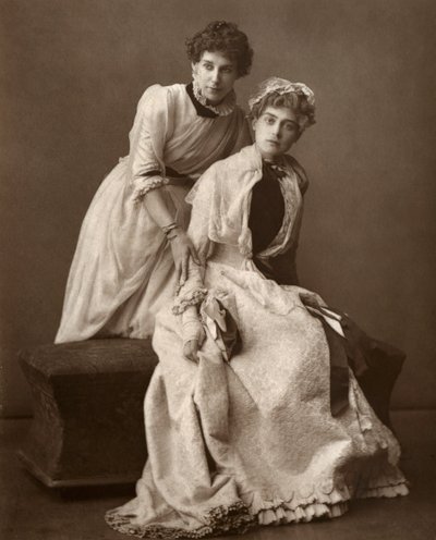 De britiske skuespillerinnene Eweretta Lawrence og Grace Otway i On Change, 1886 av Barraud