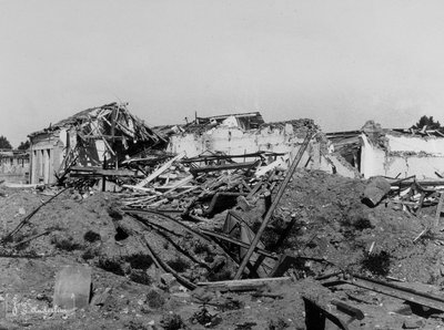 Bombardementene til Sermide: bygninger skadet under andre verdenskrig av Bayard and Bertall
