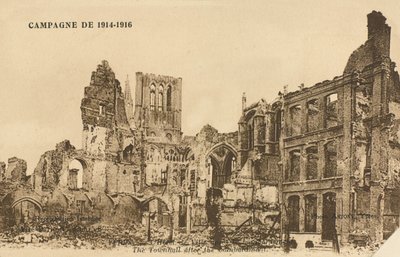 Hotel de Ville etter bombardementet, Ypres, 1915 av Belgian Photographer