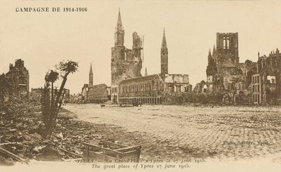 The Grand Place, Ypres, 27. juni 1915 av Belgian Photographer