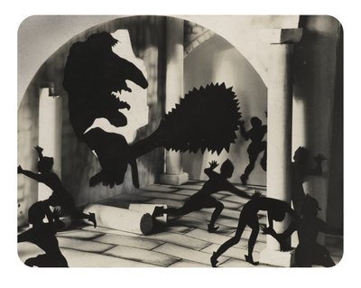 Fantastiske figurer, muligens 1920-tallet (gelatinsølvtrykk) av Bernard Alfieri