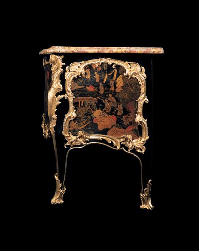 En Louis XV-kommode av Bernard van Risenburgh II