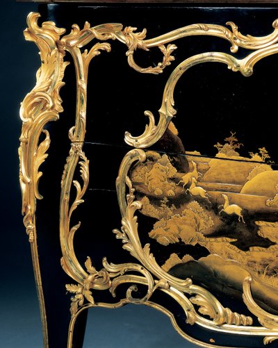 Kommode (ormolu-montert japansk lakk) av Bernard van Risenburgh II