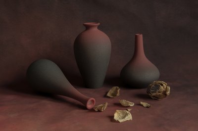 Elegant keramikk-stilleben av Betty Liu