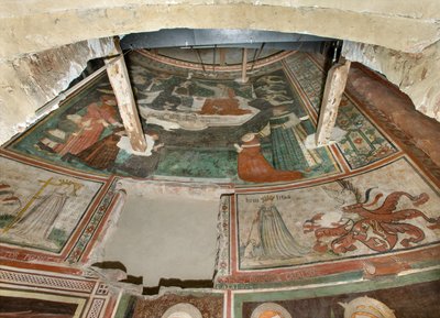 North Transept, St. Michael the Archangels alter, bak altertavlen fresker av Bonifacio Bembo, Dyd Tro og ydmykhet, Jomfruens kroning og Kristus omgitt av engler av Bonifacio Bembo