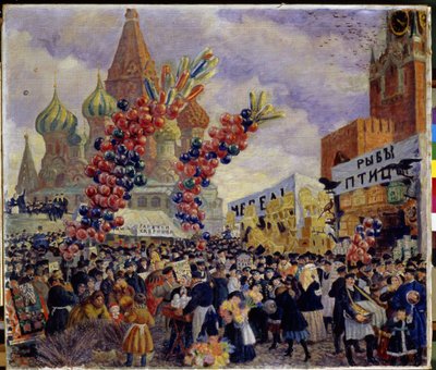 En messe på den røde plassen i Kreml i Moskva (Vis stands). Folkemengden tråder seg frem mellom de ulike kommersielle plattformene på markedet dekorert med gigantiske klynger av ballonger. Vi kan se Saint Basil