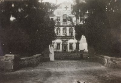 Album av første verdenskrig i Friuli-Venezia Giulia: Villa Brazzà, hjemmet til 17 av krigssykehuset i Soleschiano Manzano, bilde tatt fra kirketårnet, 05/1916 (s/hv-bilde) av Bourbon Del Monte