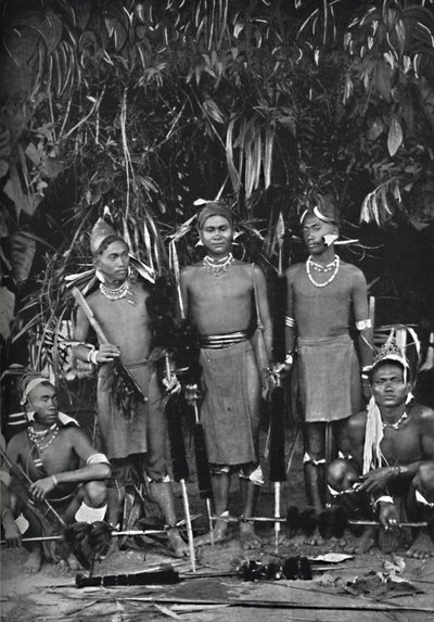 Angami Nagas i hel kjole, 1902 av Bourne and Shepherd