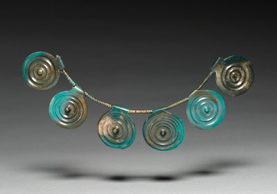 Elementer fra et halskjede, ca.1400-1300 f.Kr av Bronze Age