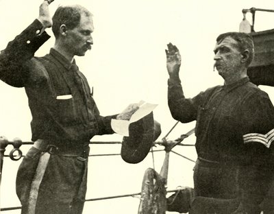 Løytnant Lewis reenlisting Thomas Dixon, spansk-amerikansk krig, 19. juni 1898, 1899. av Burr McIntosh