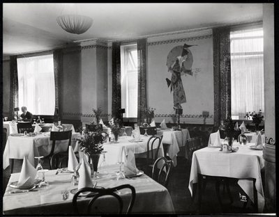 En spisestue på Hotel Majestic, 1916 eller 1917 (sølv gelatintrykk) av Byron Company