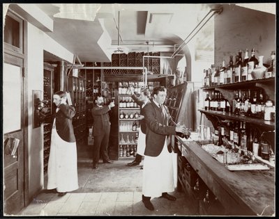 Et pantry på Hotel Manhattan, 1902 (sølv gelatintrykk) av Byron Company