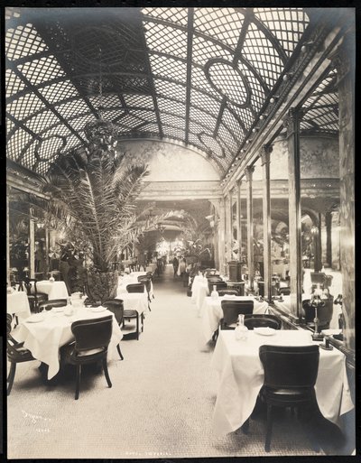 Spisesal på Hotel Imperial, 1904 (sølv gelatintrykk) av Byron Company