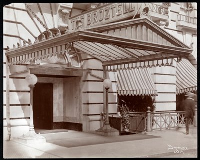 Inngangen til Hotel Broztell, 3 East 27th Street, New York, 1906 (sølv gelatintrykk) av Byron Company