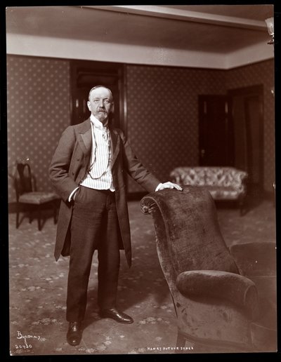 Henry Arthur Jones, 1905 (sølv gelatintrykk) av Byron Company