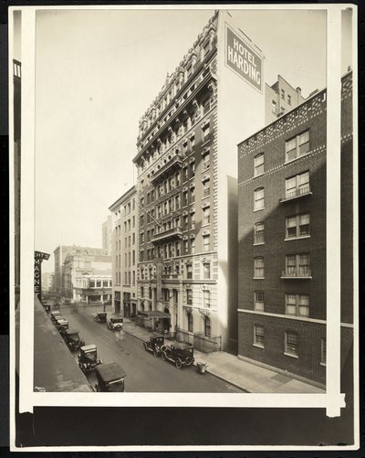 Hotel Harding på 55th Street og Broadway, New York, 1921 (sølv gelatintrykk) av Byron Company