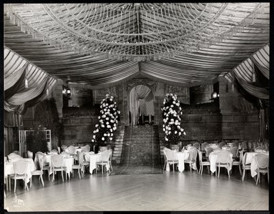 Mottaksrom på Ritz-Carlton Hotel, 1915 eller 1916 (sølv gelatintrykk) av Byron Company