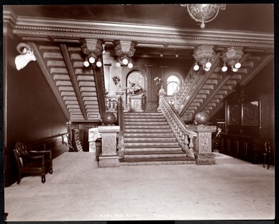 Trapp på Park Avenue Hotel, 1901 eller 1902 (sølv gelatintrykk) av Byron Company