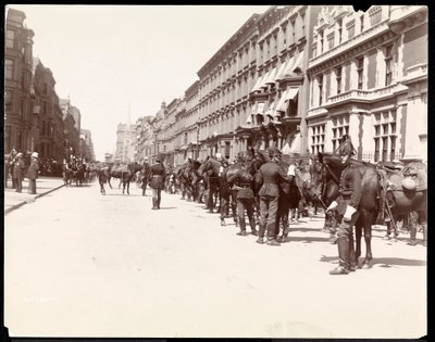Guvernørens stab venter på ankomsten til Li Hung Chang på Waldorf Astoria Hotel, 34th Street, New York, 1896 (sølv gelatintrykk) av Byron Company