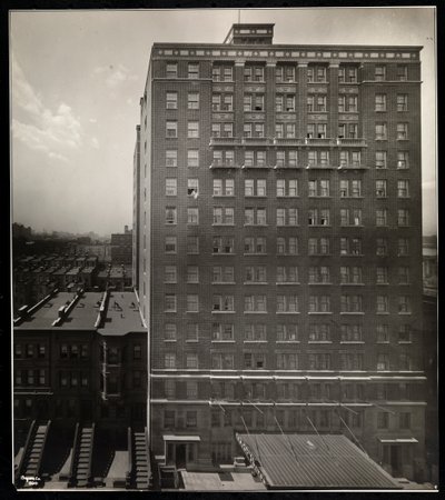 The Hotel Robert Fulton, 228 West 71st Street, New York, 1920 (sølv gelatintrykk) av Byron Company