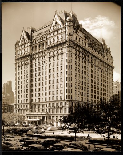 The Plaza Hotel, 5th Avenue and 59th Street, New York, ca. 1937 (sølv gelatintrykk) av Byron Company