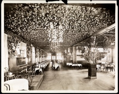 Spisestuen på Hotel Dolphin, New York, 1915 (sølv gelatintrykk) av Byron Company