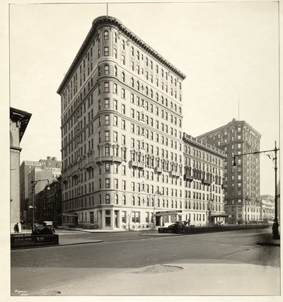 Utsikt over Hotel Embassy på Broadway og 70th Street, New York, 1921 (sølv gelatintrykk) av Byron Company