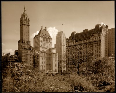 Utsikt over Savoy Plaza Hotel, 59th Street og Fifth Avenue, New York, ca. 1937 (sølv gelatintrykk) av Byron Company