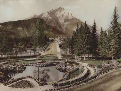 Cascade Mountain og Reflection Pool, Banff (fargebilde) av Byron Hill Harmon