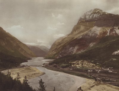 Field, British Columbia og Mount Stephen (fargebilde) av Byron Hill Harmon