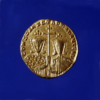 Gullmynt i bildet av keisere Konstantin VII Porphyrogenet (913 - 959) og hans sønn Roman II (959 - 963). av Byzantine
