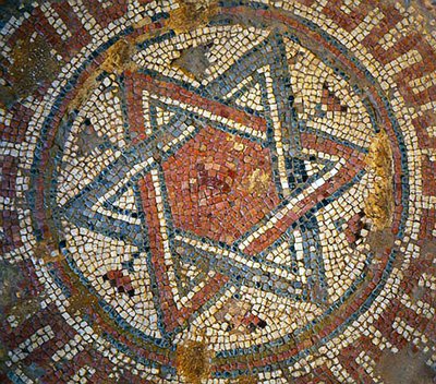 Detalj fra et mosaikkgulv som viser Davidsstjernen fra en bysantinsk kirke i Shiloh, Vestbredden, 4. århundre e.Kr. (mosaikk) av Byzantine Byzantine