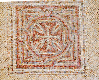 Detalj av et kors fra mosaikkgulvet i den bysantinske kirken i Shoham, Israel, ca. 500-tallet e.Kr. (mosaikk) av Byzantine Byzantine
