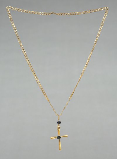 Kjede med anhengskors, 500-tallet (gull, safir og glass) av Byzantine School