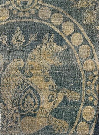 Stoff som viser en simurgh i en perleomslutning, fra Konstantinopel (silke) (detalj) av Byzantine School