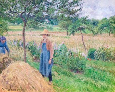 Gartner som står ved en høystakk, overskyet himmel, Eragny av Camille Pissarro