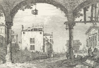 En trebuet portiko med en åpen lanterne hengende i midten, en triumfbue og rui..., 1735-46. av Canaletto