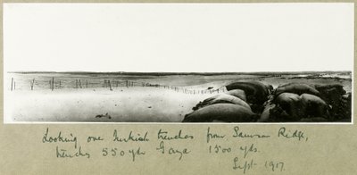 Ser over tyrkiske skyttergraver fra Samson Ridge, september 1917 av Capt. Arthur Rhodes