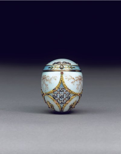 Sjelden juvelbesatt tofarget eggbonnière, 1896-1908 av Carl Fabergé