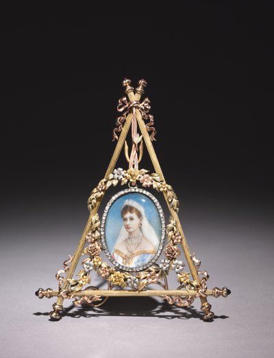Trekantet ramme med portrett av tsarina Alexandra Feodorovna, 1896-1908 av Carl Fabergé