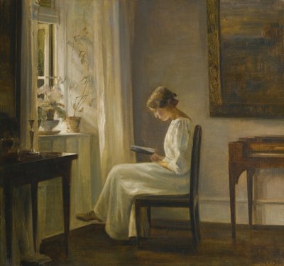 Interiør med en kvinne som leser av Carl Holsoe