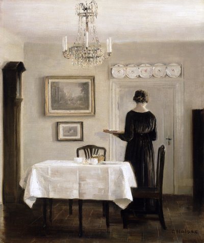 Interiør med Lady Carrying Tray, ca. 1905 av Carl Holsoe