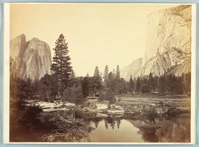 Nedover dalen, El Capitan og Cathedral Rocks av Carleton E. Watkins