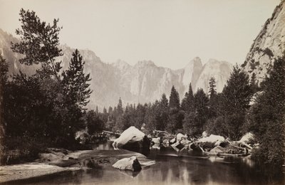 På Merced, fjern utsikt over Cathedral Rocks av Carleton E. Watkins