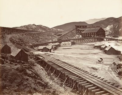 Eureka Quartz Mill and Flume, Nevada, 1875, trykt ca. 1876. av Carleton Emmons Watkins