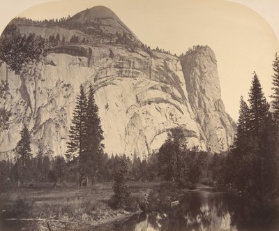 North Dome til venstre - Royal Arches - Washington Columne, 1861, Yosemite. av Carleton Emmons Watkins